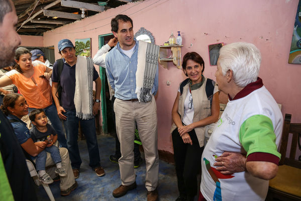 Visita del Ministro de Minas y Energía al proyecto Ituango y entrega del Gas Natural
Visita del Ministro de Minas y Energía al proyecto Ituango y entrega del Gas Natural
Fecha: Octubre 25 de 2014
Para descargar esta fotografía en alta resolución, haga clic sobre la imagen hasta que la misma se despliegue en la pantalla completa; luego dé clic derecho y elija la opción "guardar imagen como". 
En caso de publicación por cualquier medio, solicitamos acompañarla del crédito: "Foto EPM"
Palabras clave: Visita Ministro Minas Energía proyecto Ituango entrega Gas Natural