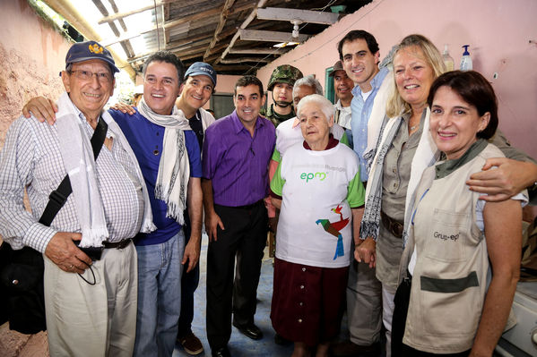 Visita del Ministro de Minas y Energía al proyecto Ituango y entrega del Gas Natural
Visita del Ministro de Minas y Energía al proyecto Ituango y entrega del Gas Natural
Fecha: Octubre 25 de 2014
Para descargar esta fotografía en alta resolución, haga clic sobre la imagen hasta que la misma se despliegue en la pantalla completa; luego dé clic derecho y elija la opción "guardar imagen como". 
En caso de publicación por cualquier medio, solicitamos acompañarla del crédito: "Foto EPM"
Palabras clave: Visita Ministro Minas Energía proyecto Ituango entrega Gas Natural