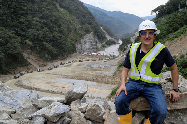 Visita del Ministro de Minas y Energía al proyecto Ituango y entrega del Gas Natural
Visita del Ministro de Minas y Energía al proyecto Ituango y entrega del Gas Natural
Fecha: Octubre 25 de 2014
Para descargar esta fotografía en alta resolución, haga clic sobre la imagen hasta que la misma se despliegue en la pantalla completa; luego dé clic derecho y elija la opción "guardar imagen como". 
En caso de publicación por cualquier medio, solicitamos acompañarla del crédito: "Foto EPM"
Palabras clave: Visita Ministro Minas Energía proyecto Ituango entrega Gas Natural