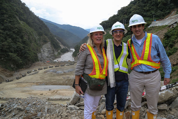 Visita del Ministro de Minas y Energía al proyecto Ituango y entrega del Gas Natural
Visita del Ministro de Minas y Energía al proyecto Ituango y entrega del Gas Natural
Fecha: Octubre 25 de 2014
Para descargar esta fotografía en alta resolución, haga clic sobre la imagen hasta que la misma se despliegue en la pantalla completa; luego dé clic derecho y elija la opción "guardar imagen como". 
En caso de publicación por cualquier medio, solicitamos acompañarla del crédito: "Foto EPM"

Palabras clave: Visita Ministro Minas Energía proyecto Ituango entrega Gas Natural