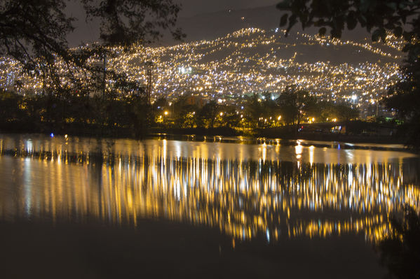 Montaje del Alumbrado Navideño 2016
Montaje del Alumbrado Navideño 2016
Fecha: Octubre 26 de 2016
Para descargar esta fotografía en alta resolución, haga clic sobre la imagen hasta que la misma se despliegue en la pantalla completa; luego dé clic derecho y elija la opción "guardar imagen como". 
En caso de publicación por cualquier medio, solicitamos acompañarla del crédito: "Foto EPM"
Palabras clave: Montaje Alumbrado Navideño 2016