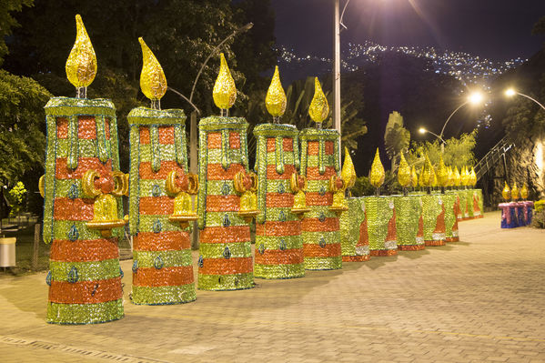 Montaje del Alumbrado Navideño 2016
Montaje del Alumbrado Navideño 2016
Fecha: Octubre 26 de 2016
Para descargar esta fotografía en alta resolución, haga clic sobre la imagen hasta que la misma se despliegue en la pantalla completa; luego dé clic derecho y elija la opción "guardar imagen como". 
En caso de publicación por cualquier medio, solicitamos acompañarla del crédito: "Foto EPM"
Palabras clave: Montaje Alumbrado Navideño 2016