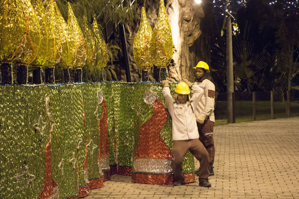 Montaje del Alumbrado Navideño 2016
Montaje del Alumbrado Navideño 2016
Fecha: Octubre 26 de 2016
Para descargar esta fotografía en alta resolución, haga clic sobre la imagen hasta que la misma se despliegue en la pantalla completa; luego dé clic derecho y elija la opción "guardar imagen como". 
En caso de publicación por cualquier medio, solicitamos acompañarla del crédito: "Foto EPM"
Palabras clave: Montaje Alumbrado Navideño 2016