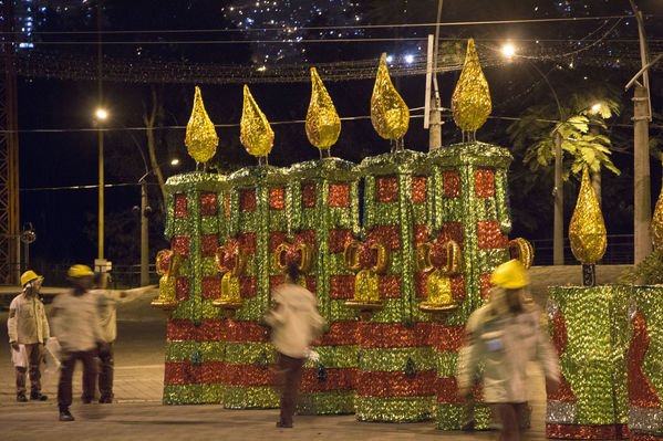 Montaje del Alumbrado Navideño 2016
Montaje del Alumbrado Navideño 2016
Fecha: Octubre 26 de 2016
Para descargar esta fotografía en alta resolución, haga clic sobre la imagen hasta que la misma se despliegue en la pantalla completa; luego dé clic derecho y elija la opción "guardar imagen como". 
En caso de publicación por cualquier medio, solicitamos acompañarla del crédito: "Foto EPM"
Palabras clave: Montaje Alumbrado Navideño 2016