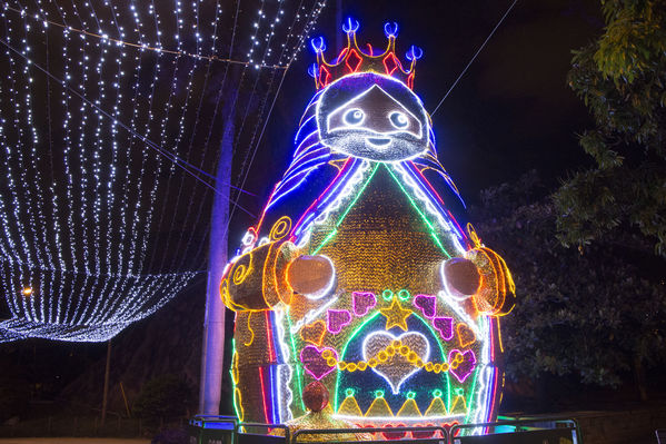 Montaje del Alumbrado Navideño 2016
Montaje del Alumbrado Navideño 2016
Fecha: Octubre 26 de 2016
Para descargar esta fotografía en alta resolución, haga clic sobre la imagen hasta que la misma se despliegue en la pantalla completa; luego dé clic derecho y elija la opción "guardar imagen como". 
En caso de publicación por cualquier medio, solicitamos acompañarla del crédito: "Foto EPM"
Palabras clave: Montaje Alumbrado Navideño 2016