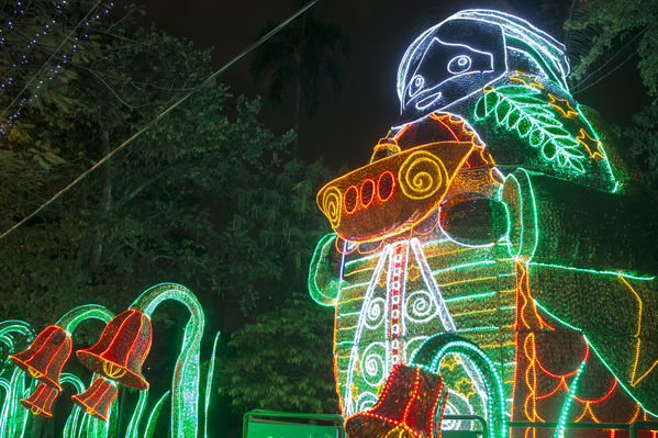 Montaje del Alumbrado Navideño 2016
Montaje del Alumbrado Navideño 2016
Fecha: Octubre 26 de 2016
Para descargar esta fotografía en alta resolución, haga clic sobre la imagen hasta que la misma se despliegue en la pantalla completa; luego dé clic derecho y elija la opción "guardar imagen como". 
En caso de publicación por cualquier medio, solicitamos acompañarla del crédito: "Foto EPM"
Palabras clave: Montaje Alumbrado Navideño 2016