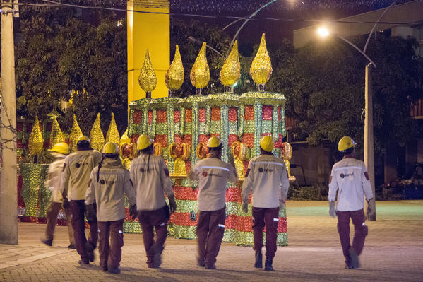 Montaje del Alumbrado Navideño 2016
Montaje del Alumbrado Navideño 2016
Fecha: Octubre 26 de 2016
Para descargar esta fotografía en alta resolución, haga clic sobre la imagen hasta que la misma se despliegue en la pantalla completa; luego dé clic derecho y elija la opción "guardar imagen como". 
En caso de publicación por cualquier medio, solicitamos acompañarla del crédito: "Foto EPM"
Palabras clave: Montaje Alumbrado Navideño 2016
