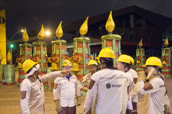 Montaje del Alumbrado Navideño 2016
Montaje del Alumbrado Navideño 2016
Fecha: Octubre 26 de 2016
Para descargar esta fotografía en alta resolución, haga clic sobre la imagen hasta que la misma se despliegue en la pantalla completa; luego dé clic derecho y elija la opción "guardar imagen como". 
En caso de publicación por cualquier medio, solicitamos acompañarla del crédito: "Foto EPM"
Palabras clave: Montaje Alumbrado Navideño 2016