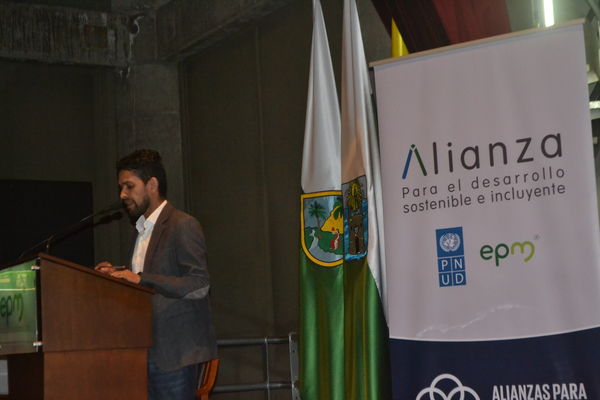 Concurso iniciativas comunitarias
Concurso iniciativas comunitarias. 
Fecha: Octubre 3 2018.
Para descargar esta fotografía en alta resolución, haga clic sobre la imagen hasta que la misma se despliegue en la pantalla completa; luego dé clic derecho y elija la opción "guardar imagen como". 
En caso de publicación por cualquier medio, solicitamos acompañarla del crédito: "Foto EPM"

Palabras clave: Concurso iniciativas comunitarias