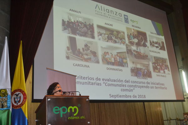 Concurso iniciativas comunitarias
Concurso iniciativas comunitarias. 
Fecha: Octubre 3 2018.
Para descargar esta fotografía en alta resolución, haga clic sobre la imagen hasta que la misma se despliegue en la pantalla completa; luego dé clic derecho y elija la opción "guardar imagen como". 
En caso de publicación por cualquier medio, solicitamos acompañarla del crédito: "Foto EPM"

Palabras clave: Concurso iniciativas comunitarias