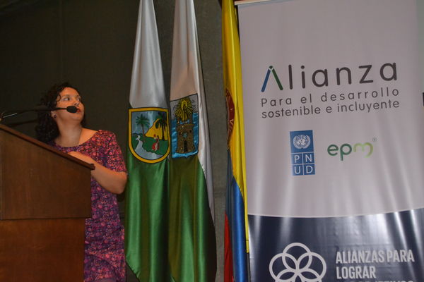 Concurso iniciativas comunitarias
Concurso iniciativas comunitarias. 
Fecha: Octubre 3 2018.
Para descargar esta fotografía en alta resolución, haga clic sobre la imagen hasta que la misma se despliegue en la pantalla completa; luego dé clic derecho y elija la opción "guardar imagen como". 
En caso de publicación por cualquier medio, solicitamos acompañarla del crédito: "Foto EPM"

Palabras clave: Concurso iniciativas comunitarias