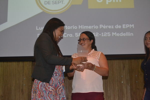 Concurso iniciativas comunitarias
Concurso iniciativas comunitarias. 
Fecha: Octubre 3 2018.
Para descargar esta fotografía en alta resolución, haga clic sobre la imagen hasta que la misma se despliegue en la pantalla completa; luego dé clic derecho y elija la opción "guardar imagen como". 
En caso de publicación por cualquier medio, solicitamos acompañarla del crédito: "Foto EPM"

Palabras clave: Concurso iniciativas comunitarias