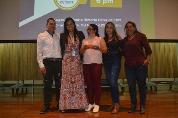Concurso iniciativas comunitarias
Concurso iniciativas comunitarias. 
Fecha: Octubre 3 2018.
Para descargar esta fotografía en alta resolución, haga clic sobre la imagen hasta que la misma se despliegue en la pantalla completa; luego dé clic derecho y elija la opción "guardar imagen como". 
En caso de publicación por cualquier medio, solicitamos acompañarla del crédito: "Foto EPM"

Palabras clave: Concurso iniciativas comunitarias