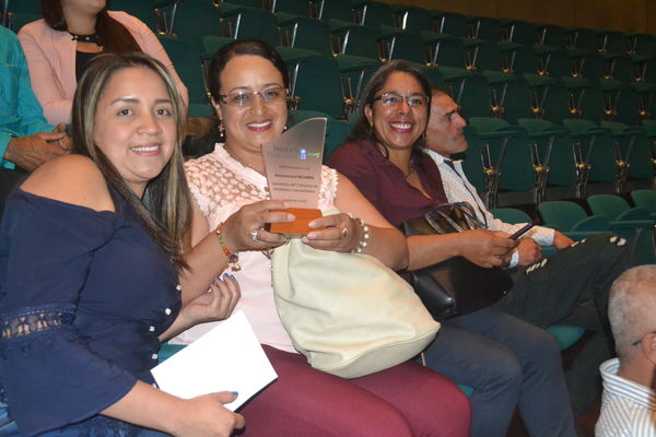 Concurso iniciativas comunitarias
Concurso iniciativas comunitarias. 
Fecha: Octubre 3 2018.
Para descargar esta fotografía en alta resolución, haga clic sobre la imagen hasta que la misma se despliegue en la pantalla completa; luego dé clic derecho y elija la opción "guardar imagen como". 
En caso de publicación por cualquier medio, solicitamos acompañarla del crédito: "Foto EPM"

Palabras clave: Concurso iniciativas comunitarias