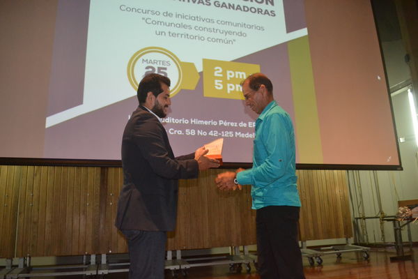 Concurso iniciativas comunitarias
Concurso iniciativas comunitarias. 
Fecha: Octubre 3 2018.
Para descargar esta fotografía en alta resolución, haga clic sobre la imagen hasta que la misma se despliegue en la pantalla completa; luego dé clic derecho y elija la opción "guardar imagen como". 
En caso de publicación por cualquier medio, solicitamos acompañarla del crédito: "Foto EPM"

Palabras clave: Concurso iniciativas comunitarias