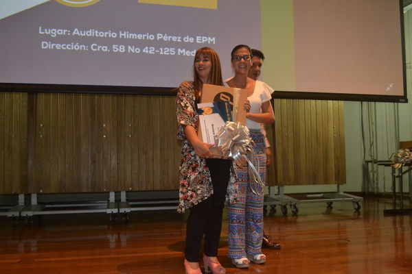 Concurso iniciativas comunitarias
Concurso iniciativas comunitarias. 
Fecha: Octubre 3 2018.
Para descargar esta fotografía en alta resolución, haga clic sobre la imagen hasta que la misma se despliegue en la pantalla completa; luego dé clic derecho y elija la opción "guardar imagen como". 
En caso de publicación por cualquier medio, solicitamos acompañarla del crédito: "Foto EPM"

Palabras clave: Concurso iniciativas comunitarias