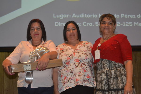 Concurso iniciativas comunitarias
Concurso iniciativas comunitarias. 
Fecha: Octubre 3 2018.
Para descargar esta fotografía en alta resolución, haga clic sobre la imagen hasta que la misma se despliegue en la pantalla completa; luego dé clic derecho y elija la opción "guardar imagen como". 
En caso de publicación por cualquier medio, solicitamos acompañarla del crédito: "Foto EPM"

Palabras clave: Concurso iniciativas comunitarias