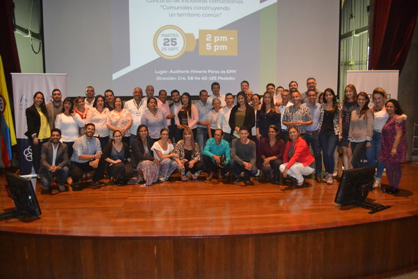 Concurso iniciativas comunitarias
Concurso iniciativas comunitarias. 
Fecha: Octubre 3 2018.
Para descargar esta fotografía en alta resolución, haga clic sobre la imagen hasta que la misma se despliegue en la pantalla completa; luego dé clic derecho y elija la opción "guardar imagen como". 
En caso de publicación por cualquier medio, solicitamos acompañarla del crédito: "Foto EPM"

Palabras clave: Concurso iniciativas comunitarias
