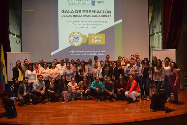 Concurso iniciativas comunitarias
Concurso iniciativas comunitarias. 
Fecha: Octubre 3 2018.
Para descargar esta fotografía en alta resolución, haga clic sobre la imagen hasta que la misma se despliegue en la pantalla completa; luego dé clic derecho y elija la opción "guardar imagen como". 
En caso de publicación por cualquier medio, solicitamos acompañarla del crédito: "Foto EPM"

Palabras clave: Concurso iniciativas comunitarias
