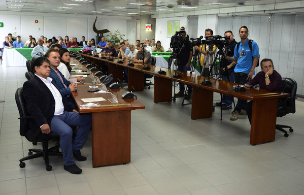 Rueda de Prensa Proyecto Bello-Guayabal-Ancón
Rueda de Prensa Proyecto Bello-Guayabal-Ancón
Fecha: Octubre 6 de 2017
Para descargar esta fotografía en alta resolución, haga clic sobre la imagen hasta que la misma se despliegue en la pantalla completa; luego dé clic derecho y elija la opción "guardar imagen como". 
En caso de publicación por cualquier medio, solicitamos acompañarla del crédito: "Foto EPM"
Palabras clave: Rueda de Prensa Proyecto Bello-Guayabal-Ancón