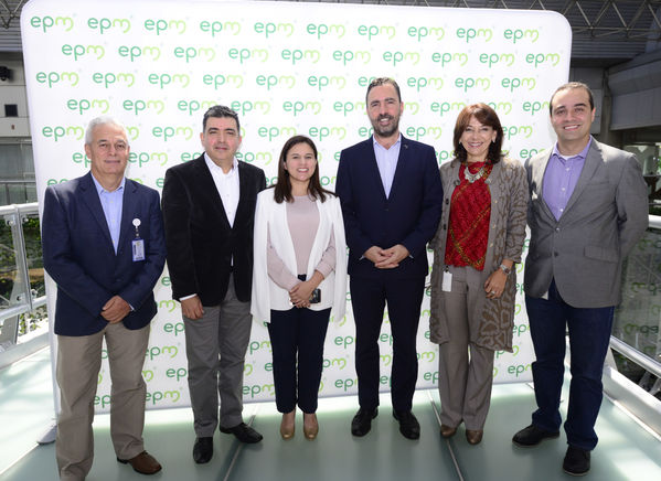 Rueda de Prensa Proyecto Bello-Guayabal-Ancón
Rueda de Prensa Proyecto Bello-Guayabal-Ancón
Fecha: Octubre 6 de 2017
Para descargar esta fotografía en alta resolución, haga clic sobre la imagen hasta que la misma se despliegue en la pantalla completa; luego dé clic derecho y elija la opción "guardar imagen como". 
En caso de publicación por cualquier medio, solicitamos acompañarla del crédito: "Foto EPM"
Palabras clave: Rueda de Prensa Proyecto Bello-Guayabal-Ancón
