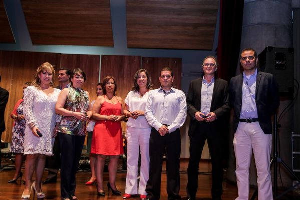 Celebración de Años de Servicio 2015 1
Celebración de Años de Servicio 2015 1           
Fecha: Octubre 7 de 2015
Para descargar esta fotografía en alta resolución, haga clic sobre la imagen hasta que la misma se despliegue en la pantalla completa; luego dé clic derecho y elija la opción "guardar imagen como". 
En caso de publicación por cualquier medio, solicitamos acompañarla del crédito: "Foto EPM"

Palabras clave: Celebración Años Servicio 2015