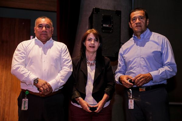 Celebración de Años de Servicio 2015 1
Celebración de Años de Servicio 2015 1           
Fecha: Octubre 7 de 2015
Para descargar esta fotografía en alta resolución, haga clic sobre la imagen hasta que la misma se despliegue en la pantalla completa; luego dé clic derecho y elija la opción "guardar imagen como". 
En caso de publicación por cualquier medio, solicitamos acompañarla del crédito: "Foto EPM"

Palabras clave: Celebración Años Servicio 2015