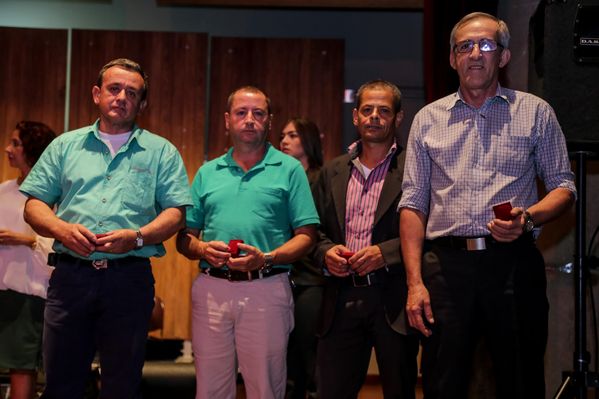 Celebración de Años de Servicio 2015 1
Celebración de Años de Servicio 2015 1           
Fecha: Octubre 7 de 2015
Para descargar esta fotografía en alta resolución, haga clic sobre la imagen hasta que la misma se despliegue en la pantalla completa; luego dé clic derecho y elija la opción "guardar imagen como". 
En caso de publicación por cualquier medio, solicitamos acompañarla del crédito: "Foto EPM"

Palabras clave: Celebración Años Servicio 2015