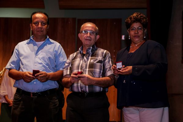 Celebración de Años de Servicio 2015 1
Celebración de Años de Servicio 2015 1           
Fecha: Octubre 7 de 2015
Para descargar esta fotografía en alta resolución, haga clic sobre la imagen hasta que la misma se despliegue en la pantalla completa; luego dé clic derecho y elija la opción "guardar imagen como". 
En caso de publicación por cualquier medio, solicitamos acompañarla del crédito: "Foto EPM"

Palabras clave: Celebración Años Servicio 2015