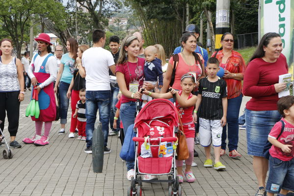 Día de la Familia EPM 2016
Día de la Familia EPM 2016
Fecha: Octubre 8 de 2016
Para descargar esta fotografía en alta resolución, haga clic sobre la imagen hasta que la misma se despliegue en la pantalla completa; luego dé clic derecho y elija la opción "guardar imagen como". 
En caso de publicación por cualquier medio, solicitamos acompañarla del crédito: "Foto EPM"
Palabras clave: Día Familia EPM 2016