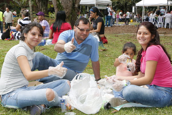 Día de la Familia EPM 2016
Día de la Familia EPM 2016
Fecha: Octubre 8 de 2016
Para descargar esta fotografía en alta resolución, haga clic sobre la imagen hasta que la misma se despliegue en la pantalla completa; luego dé clic derecho y elija la opción "guardar imagen como". 
En caso de publicación por cualquier medio, solicitamos acompañarla del crédito: "Foto EPM"
Palabras clave: Día Familia EPM 2016