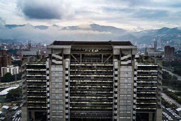 Edificio EPM
Edificio EPM
Fecha: Septiembre 29 de 2016
Para descargar esta fotografía en alta resolución, haga clic sobre la imagen hasta que la misma se despliegue en la pantalla completa; luego dé clic derecho y elija la opción "guardar imagen como". 
En caso de publicación por cualquier medio, solicitamos acompañarla del crédito: "Foto EPM"
Palabras clave: Edificio EPM