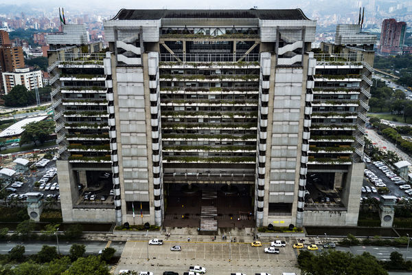 Edificio EPM
Edificio EPM
Fecha: Septiembre 29 de 2016
Para descargar esta fotografía en alta resolución, haga clic sobre la imagen hasta que la misma se despliegue en la pantalla completa; luego dé clic derecho y elija la opción "guardar imagen como". 
En caso de publicación por cualquier medio, solicitamos acompañarla del crédito: "Foto EPM"
Palabras clave: Edificio EPM