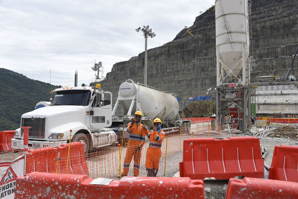 Obras contingencia
Obras contingencia.
Fecha: Octubre 3 2018
Para descargar esta fotografía en alta resolución, haga clic sobre la imagen hasta que la misma se despliegue en la pantalla completa; luego dé clic derecho y elija la opción "guardar imagen como". 
En caso de publicación por cualquier medio, solicitamos acompañarla del crédito: "Foto EPM"
Palabras clave: Obras contingencia