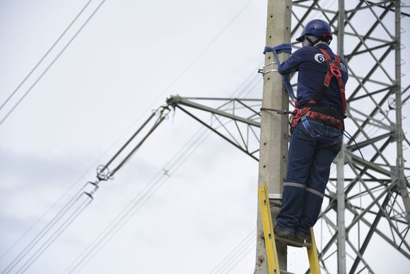 Obras contingencia
Obras contingencia.
Fecha: Octubre 3 2018
Para descargar esta fotografía en alta resolución, haga clic sobre la imagen hasta que la misma se despliegue en la pantalla completa; luego dé clic derecho y elija la opción "guardar imagen como". 
En caso de publicación por cualquier medio, solicitamos acompañarla del crédito: "Foto EPM"
Palabras clave: Obras contingencia