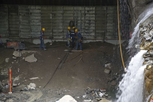 Obras contingencia
Obras contingencia.
Fecha: Octubre 3 2018
Para descargar esta fotografía en alta resolución, haga clic sobre la imagen hasta que la misma se despliegue en la pantalla completa; luego dé clic derecho y elija la opción "guardar imagen como". 
En caso de publicación por cualquier medio, solicitamos acompañarla del crédito: "Foto EPM"
Palabras clave: Obras contingencia