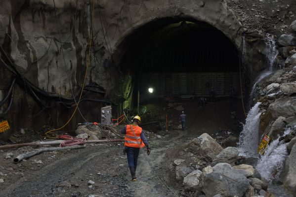 Obras contingencia
Obras contingencia.
Fecha: Octubre 3 2018
Para descargar esta fotografía en alta resolución, haga clic sobre la imagen hasta que la misma se despliegue en la pantalla completa; luego dé clic derecho y elija la opción "guardar imagen como". 
En caso de publicación por cualquier medio, solicitamos acompañarla del crédito: "Foto EPM"
Palabras clave: Obras contingencia