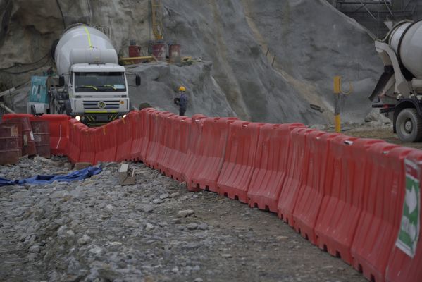 Obras contingencia
Obras contingencia.
Fecha: Octubre 3 2018
Para descargar esta fotografía en alta resolución, haga clic sobre la imagen hasta que la misma se despliegue en la pantalla completa; luego dé clic derecho y elija la opción "guardar imagen como". 
En caso de publicación por cualquier medio, solicitamos acompañarla del crédito: "Foto EPM"
Palabras clave: Obras contingencia