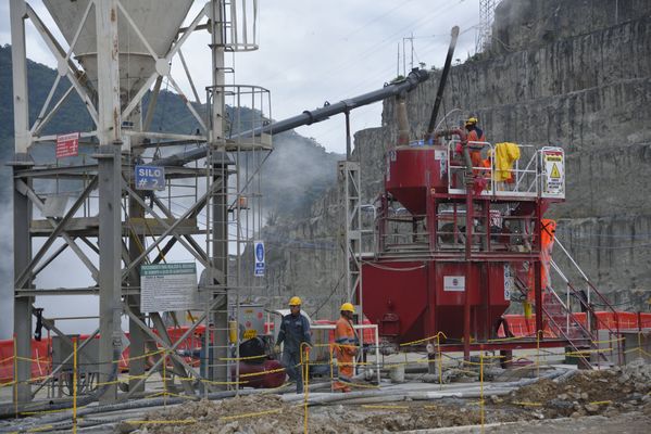 Obras contingencia
Obras contingencia.
Fecha: Octubre 3 2018
Para descargar esta fotografía en alta resolución, haga clic sobre la imagen hasta que la misma se despliegue en la pantalla completa; luego dé clic derecho y elija la opción "guardar imagen como". 
En caso de publicación por cualquier medio, solicitamos acompañarla del crédito: "Foto EPM"
Palabras clave: Obras contingencia