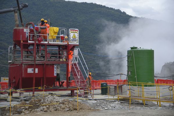 Obras contingencia
Obras contingencia.
Fecha: Octubre 3 2018
Para descargar esta fotografía en alta resolución, haga clic sobre la imagen hasta que la misma se despliegue en la pantalla completa; luego dé clic derecho y elija la opción "guardar imagen como". 
En caso de publicación por cualquier medio, solicitamos acompañarla del crédito: "Foto EPM"
Palabras clave: Obras contingencia