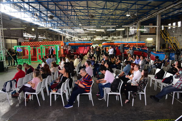 Rueda de prensa del Alumbrado Navideño
Rueda de prensa del Alumbrado Navideño
Fecha: Octubre 17 2019.
Para descargar esta fotografía en alta resolución, haga clic sobre la imagen hasta que la misma se despliegue en la pantalla completa; luego dé clic derecho y elija la opción "guardar imagen como". 
En caso de publicación por cualquier medio, solicitamos acompañarla del crédito: "Foto EPM"
Palabras clave: Rueda de prensa del Alumbrado Navideño
