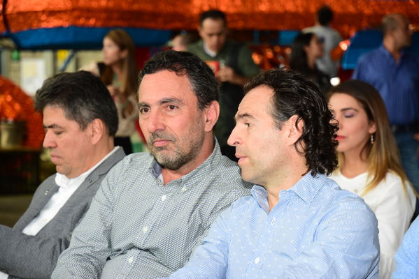 Rueda de prensa del Alumbrado Navideño
Rueda de prensa del Alumbrado Navideño
Fecha: Octubre 17 2019.
Para descargar esta fotografía en alta resolución, haga clic sobre la imagen hasta que la misma se despliegue en la pantalla completa; luego dé clic derecho y elija la opción "guardar imagen como". 
En caso de publicación por cualquier medio, solicitamos acompañarla del crédito: "Foto EPM"
Palabras clave: Rueda de prensa del Alumbrado Navideño
