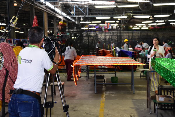 Rueda de prensa del Alumbrado Navideño
Rueda de prensa del Alumbrado Navideño
Fecha: Octubre 17 2019.
Para descargar esta fotografía en alta resolución, haga clic sobre la imagen hasta que la misma se despliegue en la pantalla completa; luego dé clic derecho y elija la opción "guardar imagen como". 
En caso de publicación por cualquier medio, solicitamos acompañarla del crédito: "Foto EPM"
Palabras clave: Rueda de prensa del Alumbrado Navideño