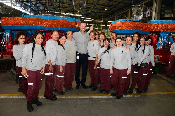 Rueda de prensa del Alumbrado Navideño
Rueda de prensa del Alumbrado Navideño
Fecha: Octubre 17 2019.
Para descargar esta fotografía en alta resolución, haga clic sobre la imagen hasta que la misma se despliegue en la pantalla completa; luego dé clic derecho y elija la opción "guardar imagen como". 
En caso de publicación por cualquier medio, solicitamos acompañarla del crédito: "Foto EPM"
Palabras clave: Rueda de prensa del Alumbrado Navideño