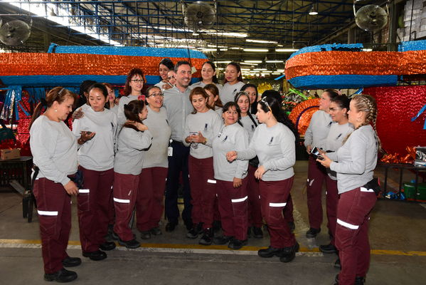 Rueda de prensa del Alumbrado Navideño
Rueda de prensa del Alumbrado Navideño
Fecha: Octubre 17 2019.
Para descargar esta fotografía en alta resolución, haga clic sobre la imagen hasta que la misma se despliegue en la pantalla completa; luego dé clic derecho y elija la opción "guardar imagen como". 
En caso de publicación por cualquier medio, solicitamos acompañarla del crédito: "Foto EPM"
Palabras clave: Rueda de prensa del Alumbrado Navideño