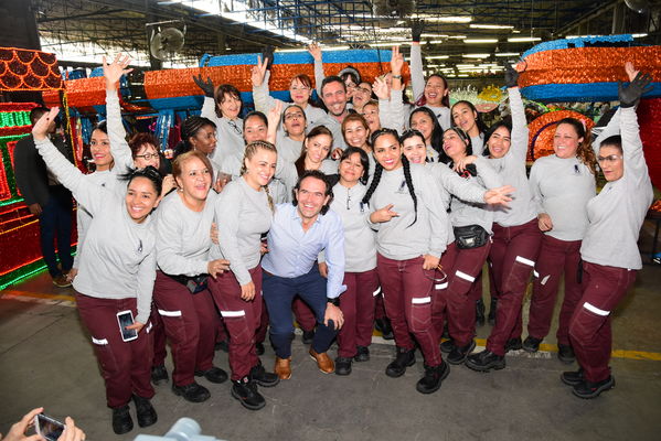 Rueda de prensa del Alumbrado Navideño
Rueda de prensa del Alumbrado Navideño
Fecha: Octubre 17 2019.
Para descargar esta fotografía en alta resolución, haga clic sobre la imagen hasta que la misma se despliegue en la pantalla completa; luego dé clic derecho y elija la opción "guardar imagen como". 
En caso de publicación por cualquier medio, solicitamos acompañarla del crédito: "Foto EPM"
Palabras clave: Rueda de prensa del Alumbrado Navideño