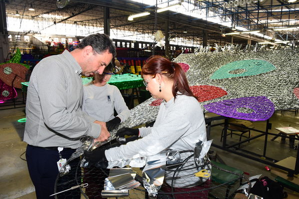 Rueda de prensa del Alumbrado Navideño
Rueda de prensa del Alumbrado Navideño
Fecha: Octubre 17 2019.
Para descargar esta fotografía en alta resolución, haga clic sobre la imagen hasta que la misma se despliegue en la pantalla completa; luego dé clic derecho y elija la opción "guardar imagen como". 
En caso de publicación por cualquier medio, solicitamos acompañarla del crédito: "Foto EPM"
Palabras clave: Rueda de prensa del Alumbrado Navideño