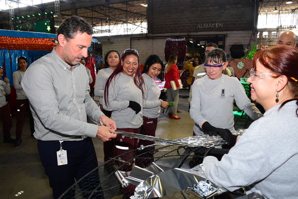 Rueda de prensa del Alumbrado Navideño
Rueda de prensa del Alumbrado Navideño
Fecha: Octubre 17 2019.
Para descargar esta fotografía en alta resolución, haga clic sobre la imagen hasta que la misma se despliegue en la pantalla completa; luego dé clic derecho y elija la opción "guardar imagen como". 
En caso de publicación por cualquier medio, solicitamos acompañarla del crédito: "Foto EPM"
Palabras clave: Rueda de prensa del Alumbrado Navideño