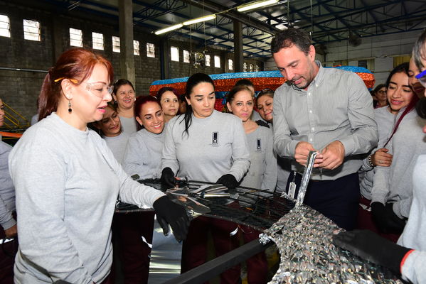 Rueda de prensa del Alumbrado Navideño
Rueda de prensa del Alumbrado Navideño
Fecha: Octubre 17 2019.
Para descargar esta fotografía en alta resolución, haga clic sobre la imagen hasta que la misma se despliegue en la pantalla completa; luego dé clic derecho y elija la opción "guardar imagen como". 
En caso de publicación por cualquier medio, solicitamos acompañarla del crédito: "Foto EPM"
Palabras clave: Rueda de prensa del Alumbrado Navideño