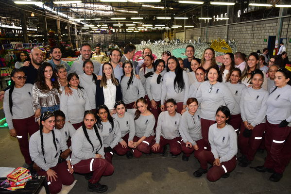 Rueda de prensa del Alumbrado Navideño
Rueda de prensa del Alumbrado Navideño
Fecha: Octubre 17 2019.
Para descargar esta fotografía en alta resolución, haga clic sobre la imagen hasta que la misma se despliegue en la pantalla completa; luego dé clic derecho y elija la opción "guardar imagen como". 
En caso de publicación por cualquier medio, solicitamos acompañarla del crédito: "Foto EPM"
Palabras clave: Rueda de prensa del Alumbrado Navideño